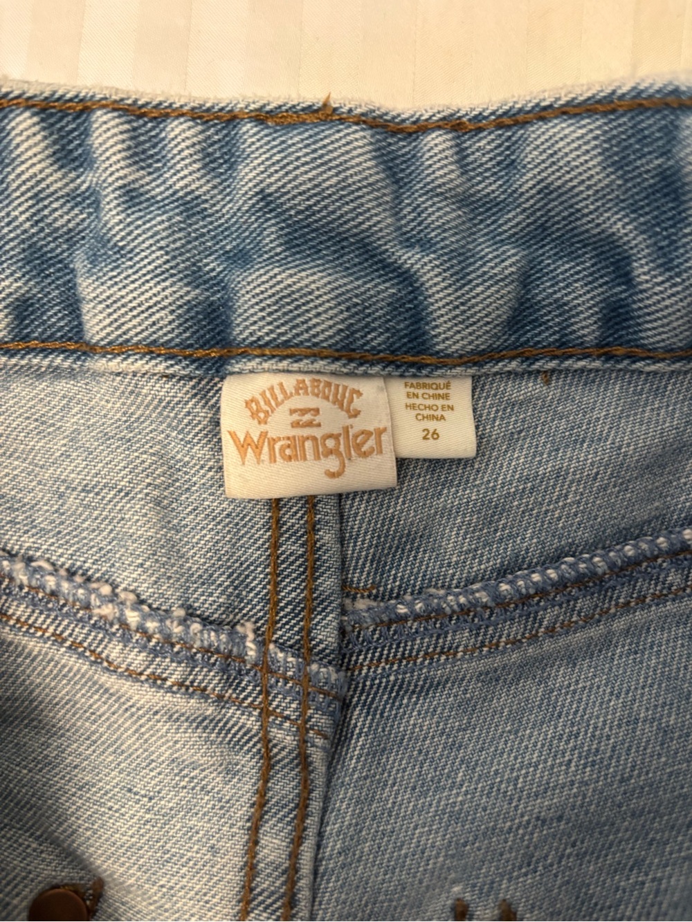 Billabong Wrangler Floral Patchwork Flare Jeans Raw Hem High Waisted Size 26 - Picture 9 of 9